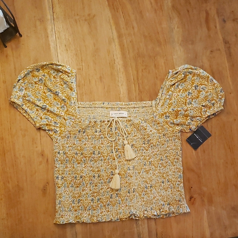 LUCKY brand women smocked  top (NWT) Medium